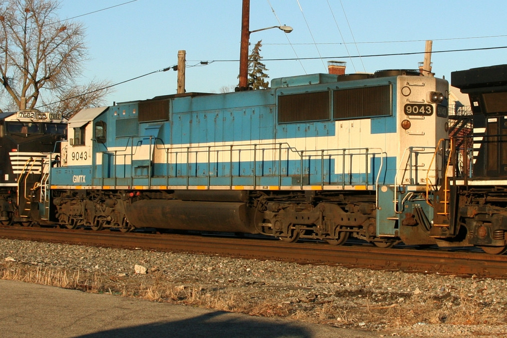 GMTX 9043 on NS SB freight